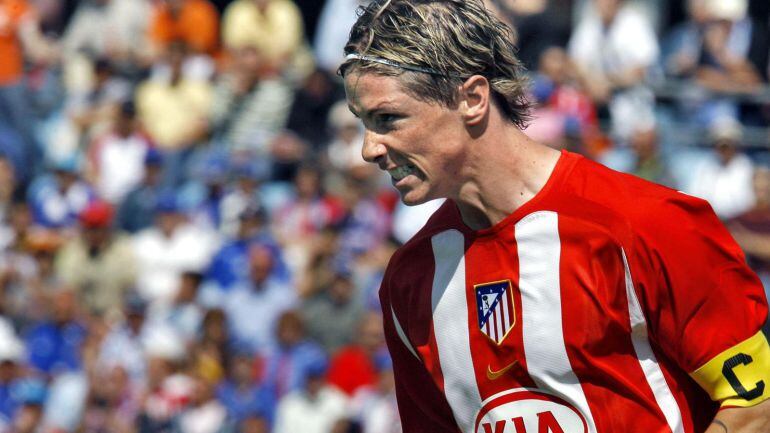 Fernando Torres celebra un gol en su anterior etapa en el Atlético de Madrid