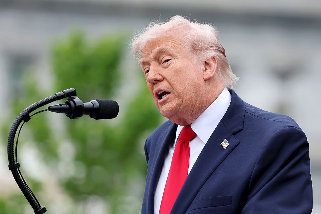 Donald Trump pronuncia un discurso durante el segundo día de la Visita de Estado del rey Carlos III y la reina Camila a Estados Unidos, el 28 de abril de 2026 en Washington, DC.