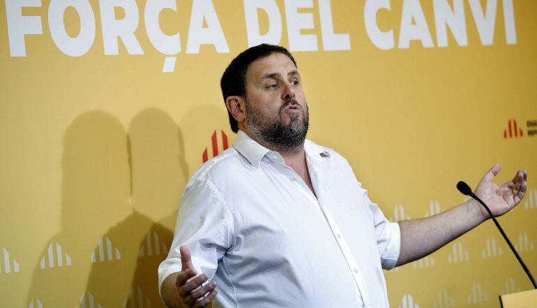 El presidente de Esquerra Republicana de Catalunya, Oriol Junqueras, durante su discurso en el primer Consejo Nacional de ERC tras las elecciones del 27S. EFE/Andreu Dalmau