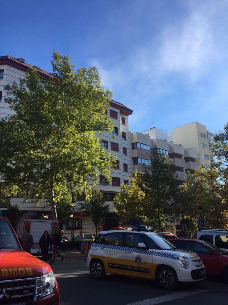 Imagen que presenta la esquina de la avenida Virgen de la Montaña con calle Periodista Sánchez Asensio tras la extinción del incendio