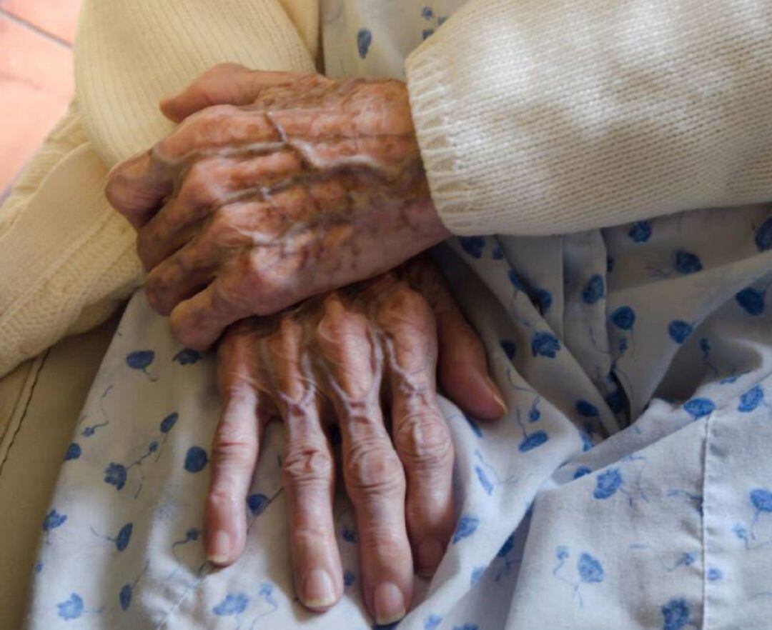 Manos de una anciana