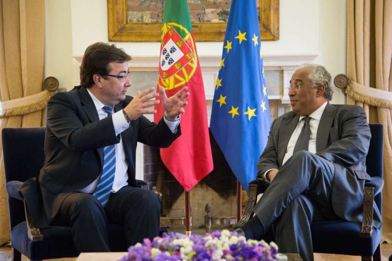 Guillermo Fernández Vara y Antonio Costa, en Lisboa