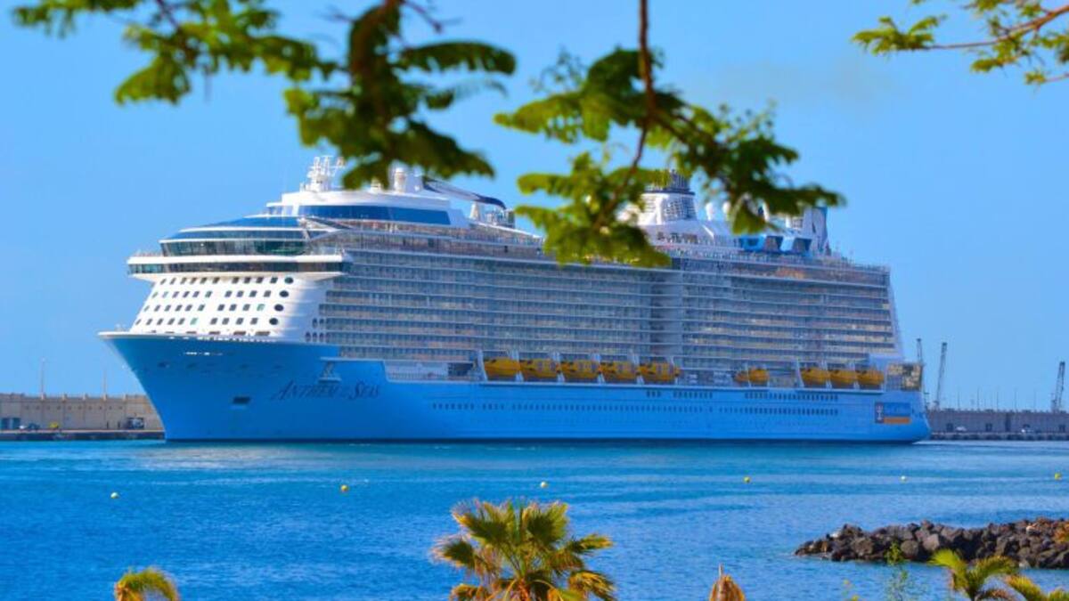 Llega a Canarias el segundo mayor crucero del mundo