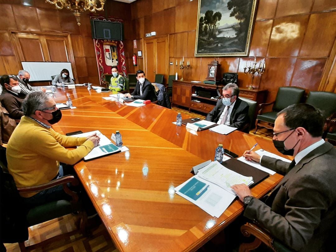 Uno de los momentos de la reunión de la mesa de trabajo