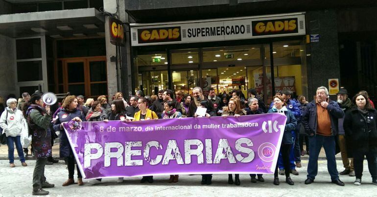 Denunciaban esta mañana, a pie de calle, la precariedad laboral en algunos sectores como el comercio