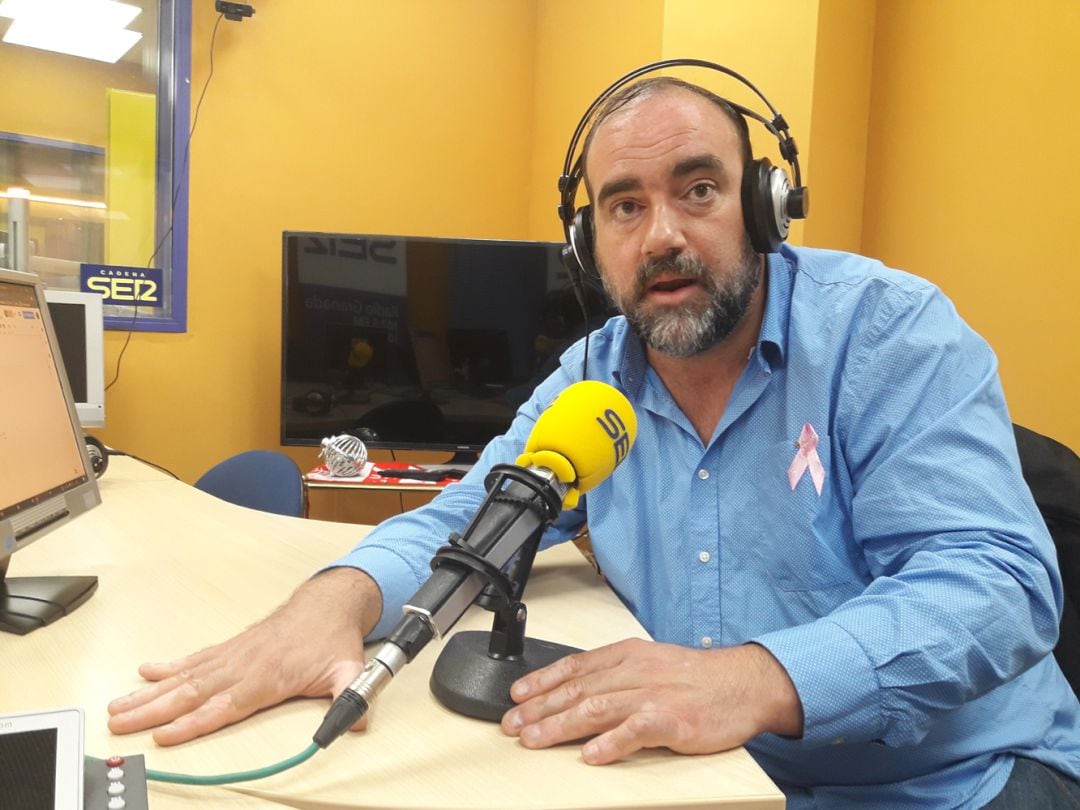 Paco Puentedura, en los estudios de Radio Granada