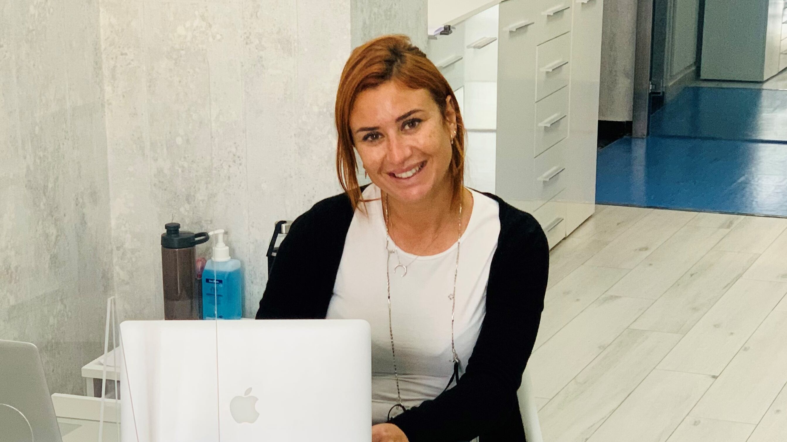 Tania Tania Munuera, gerente de Medical Hair Benidorm, Valencia y Murcia