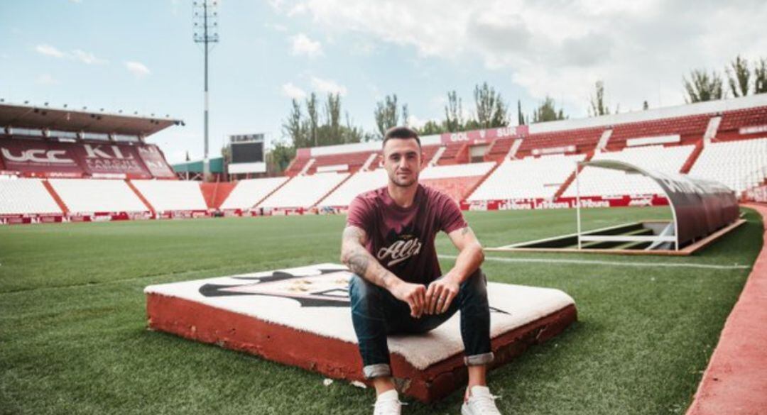 Arasa, durante su presentación como jugador del Albacete