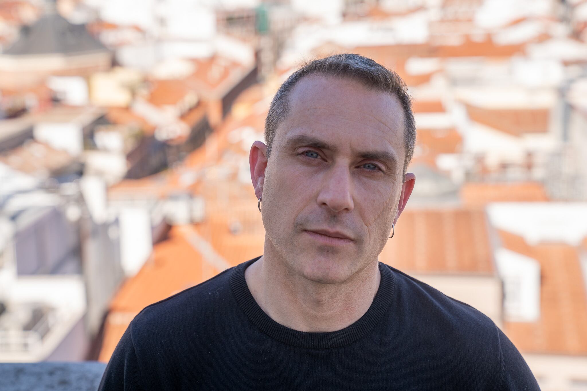 Miquel Ramos, periodista especializado en información sobre extrema derecha, es el conductor de 'Dios, Patria, Yunque'.