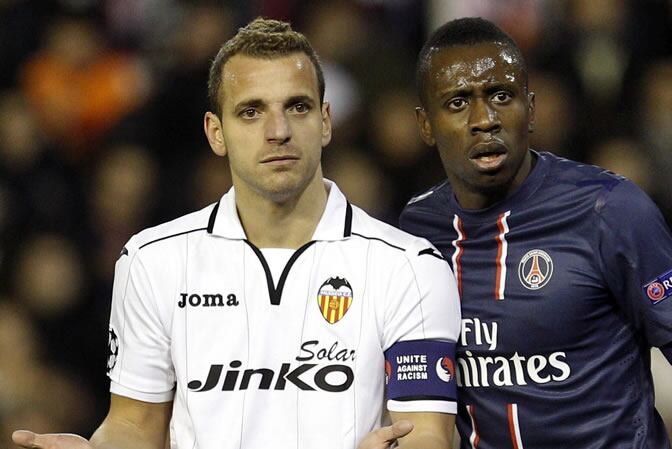 Soldado y Blaise Matuidi, durante el partido de &#039;Champions&#039; en Mestalla