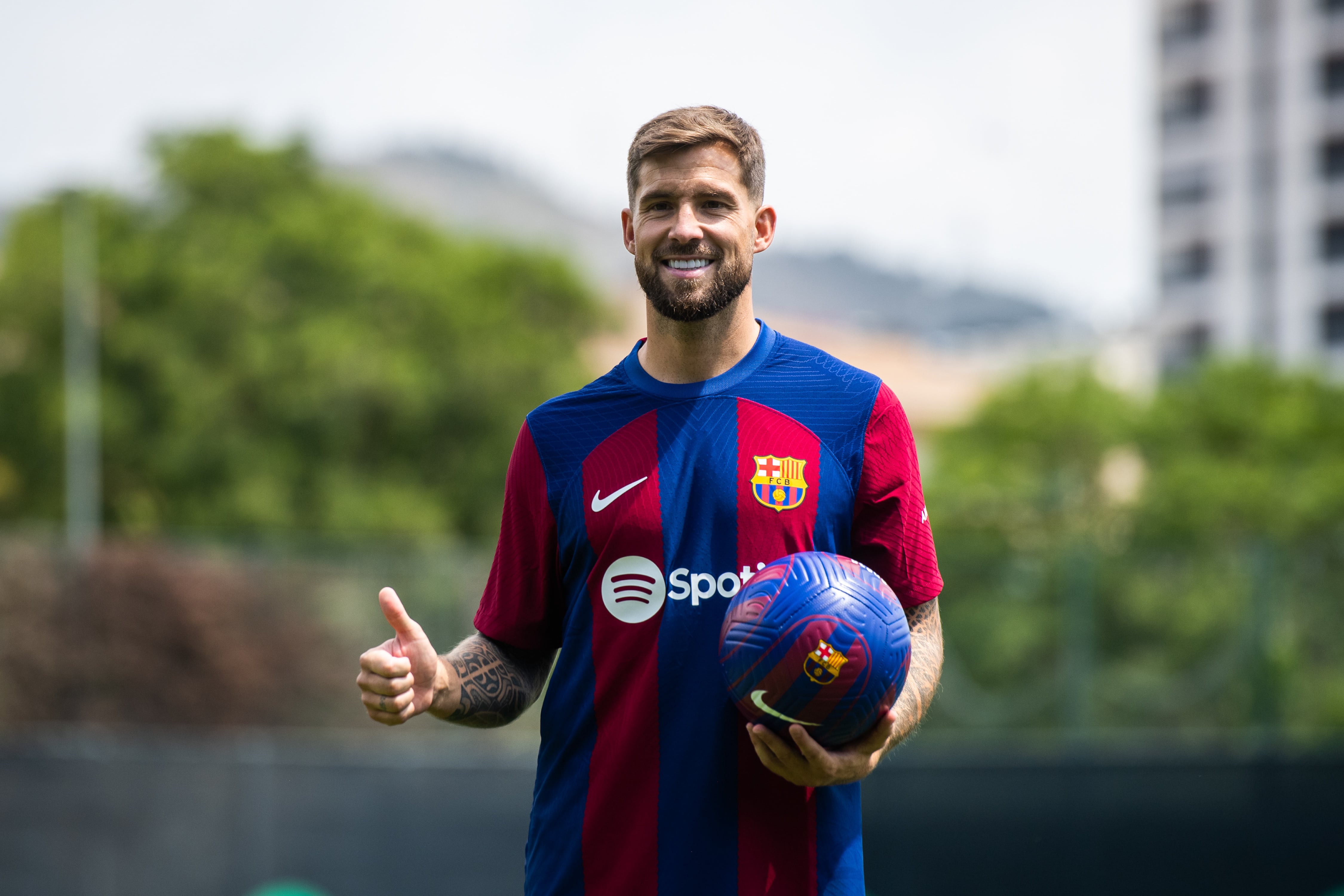 Iñigo Martínez en su presentación como nuevo jugador del FC Barcelona