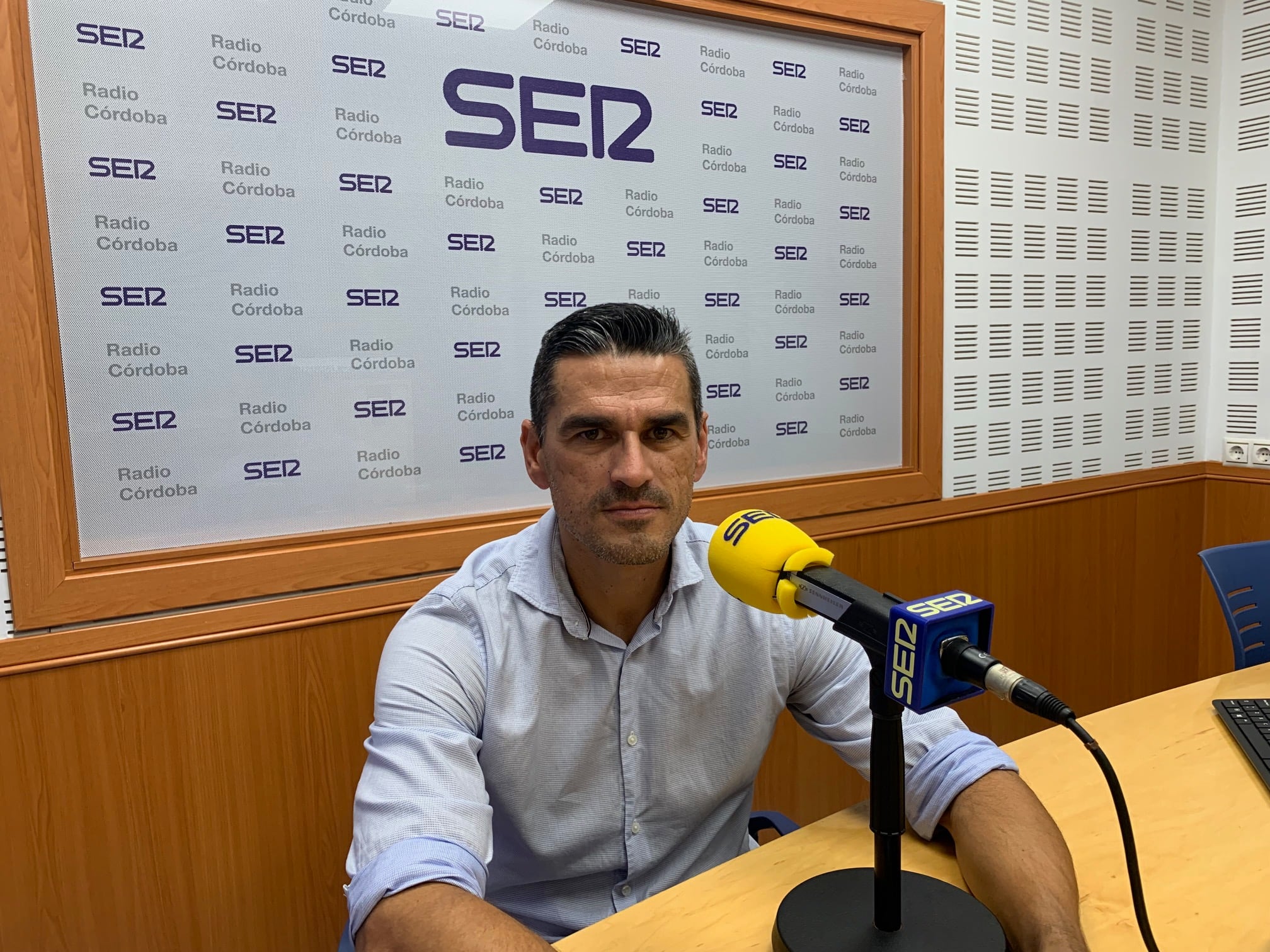 Juanito en el estudio de Radio Córdoba