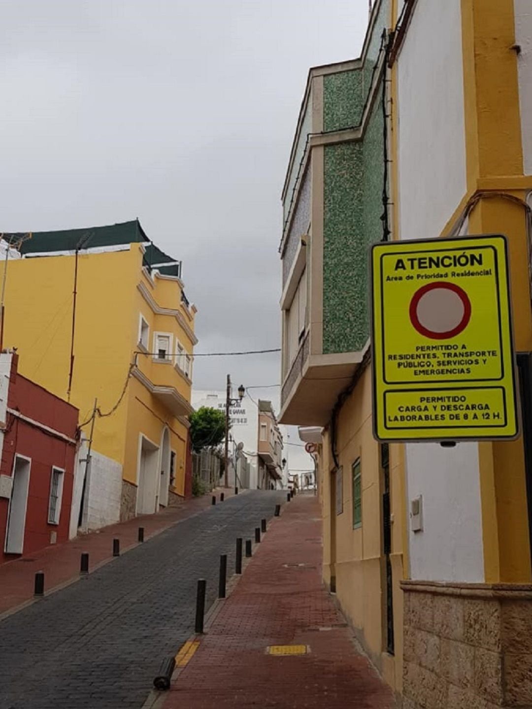 Acceso a la calle Montereros