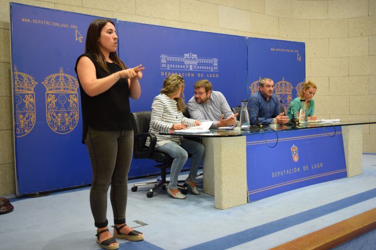 Reunión del gobierno de la Diputación con colectivos sociales