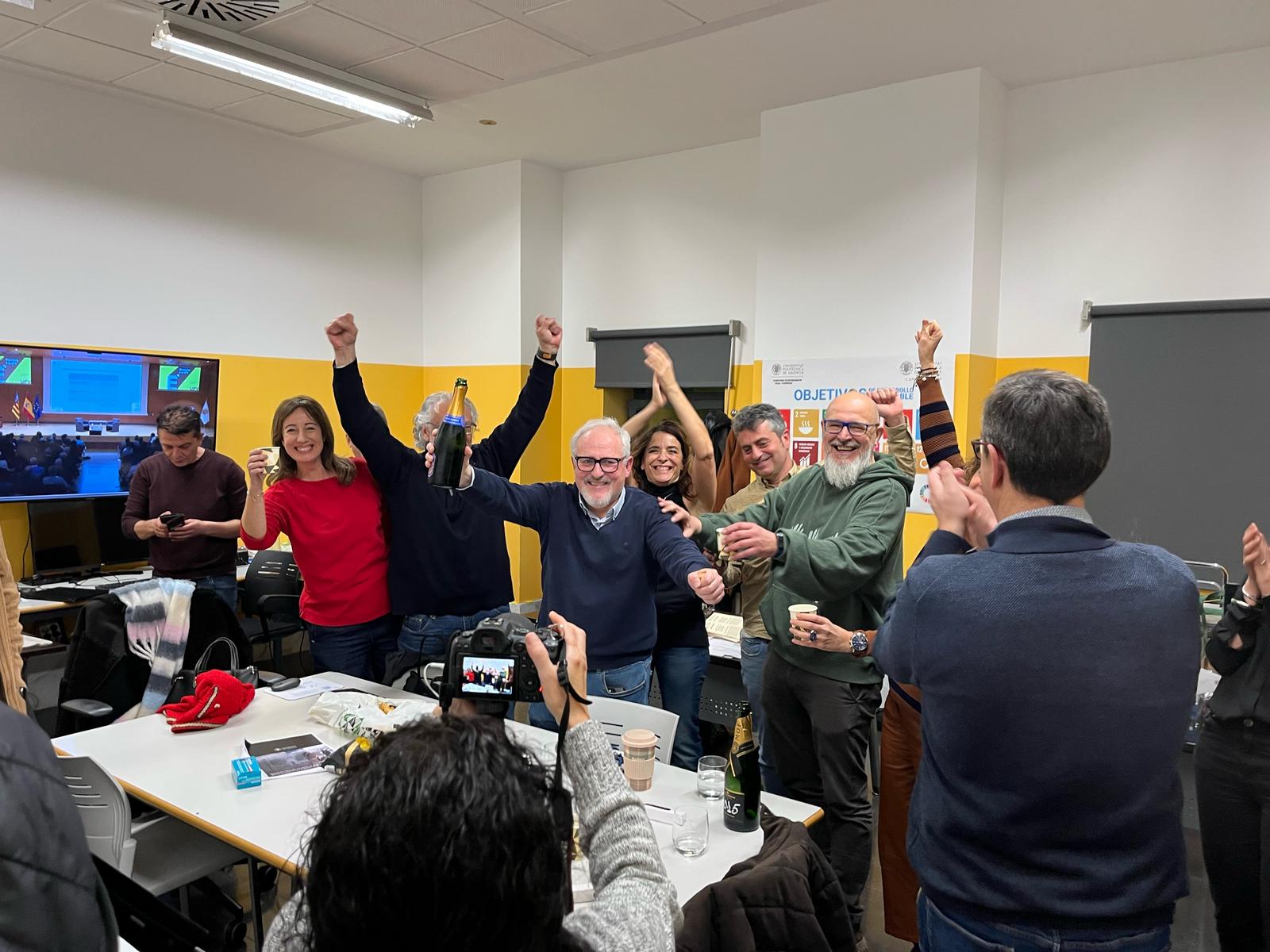 Pau Bernabeu celebra los resultados de las elecciones que lo mantienen 6 años más al frente del Campus d&#039;Alcoi de la UPV