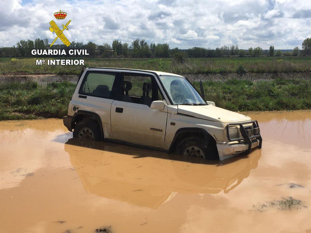 Así quedó el coche de los detenidos cuando emprendieron la huída