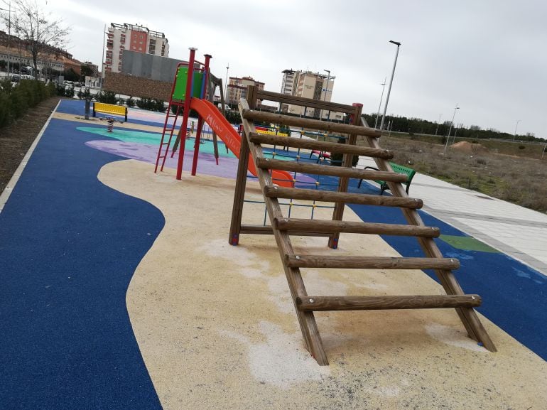 El Ayuntamiento de Aranda invierte en renovar los juegos infantiles