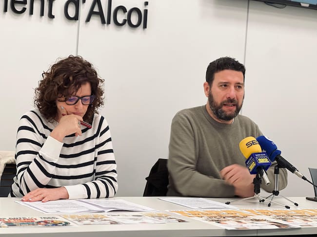 Elena Roig y Àlex Cerradelo durante la rueda de prensa