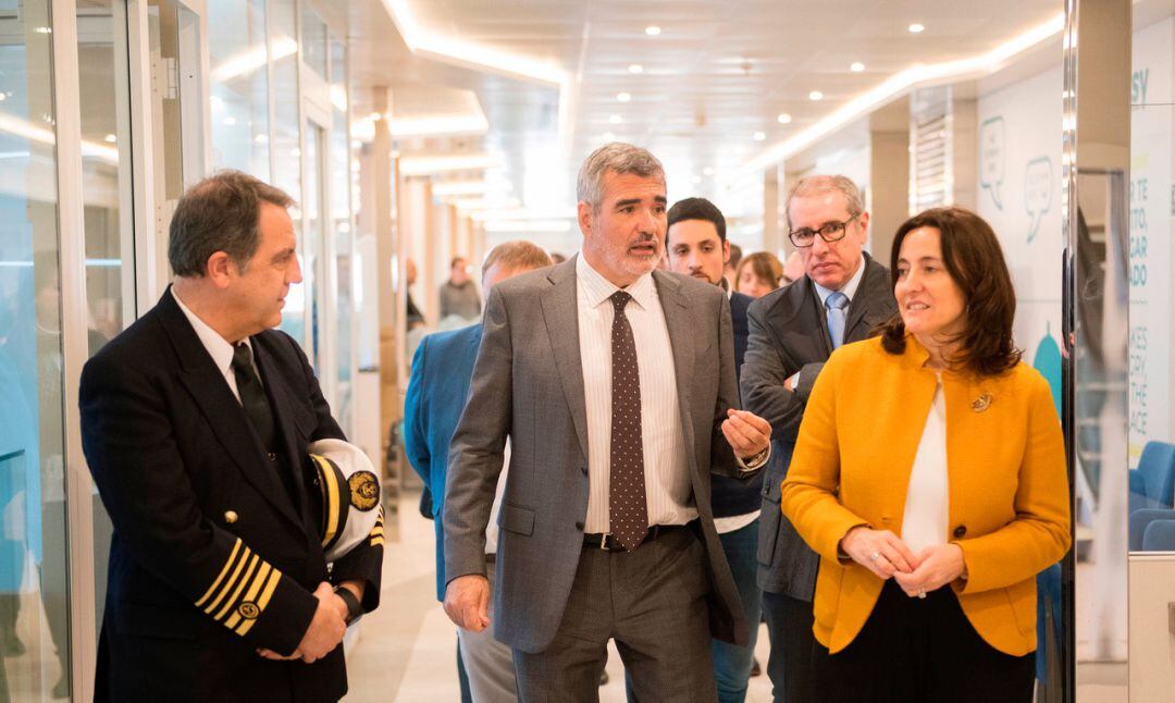 El presidente de Baleària, Adolfo Utor, y la presidenta del Port de Barcelona, Mercè Conesa.