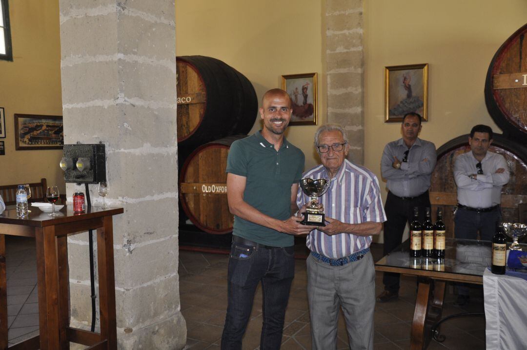 Dani Jurado recogió el Trofeo al jugador más regular de la temporada 