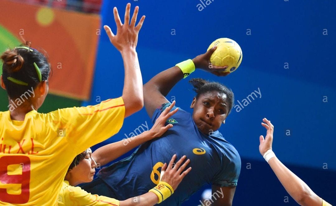 Mariane Fernandes en una acción con la selección brasileña