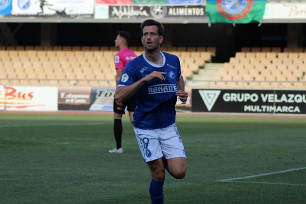 Máyor celebra el primer gol del partido