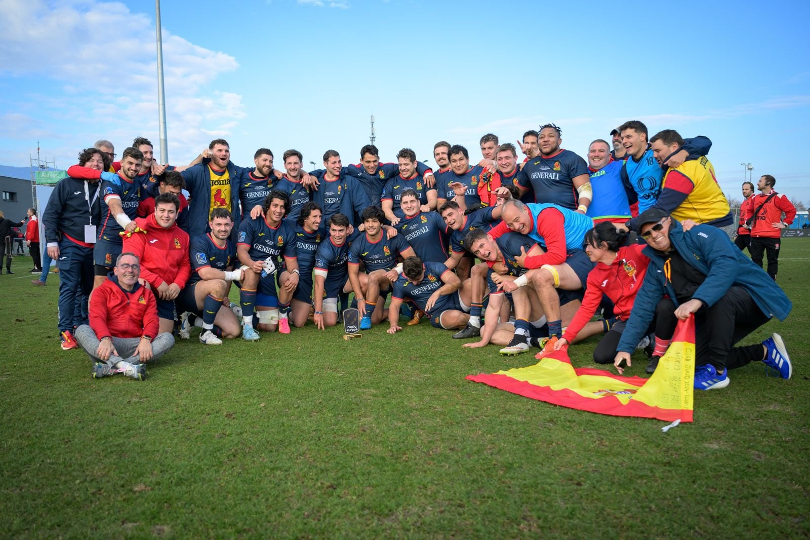 La selección española de rugby celebra la victoria ante Suiza para asegurarse llegar al Mundial de 2027