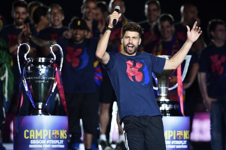 Piqué, en la fiesta del Barça en el Camp Nou