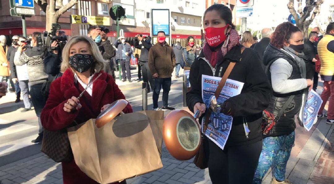 Hostemur ha protagonizado la protesta a las puertas de la sede del Gobierno regional