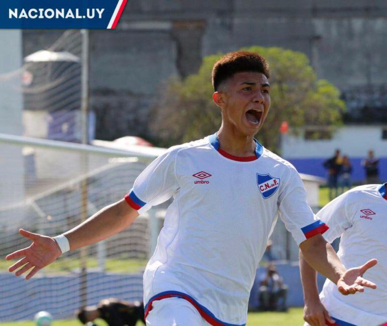 Axel Pérez celebrando un gol