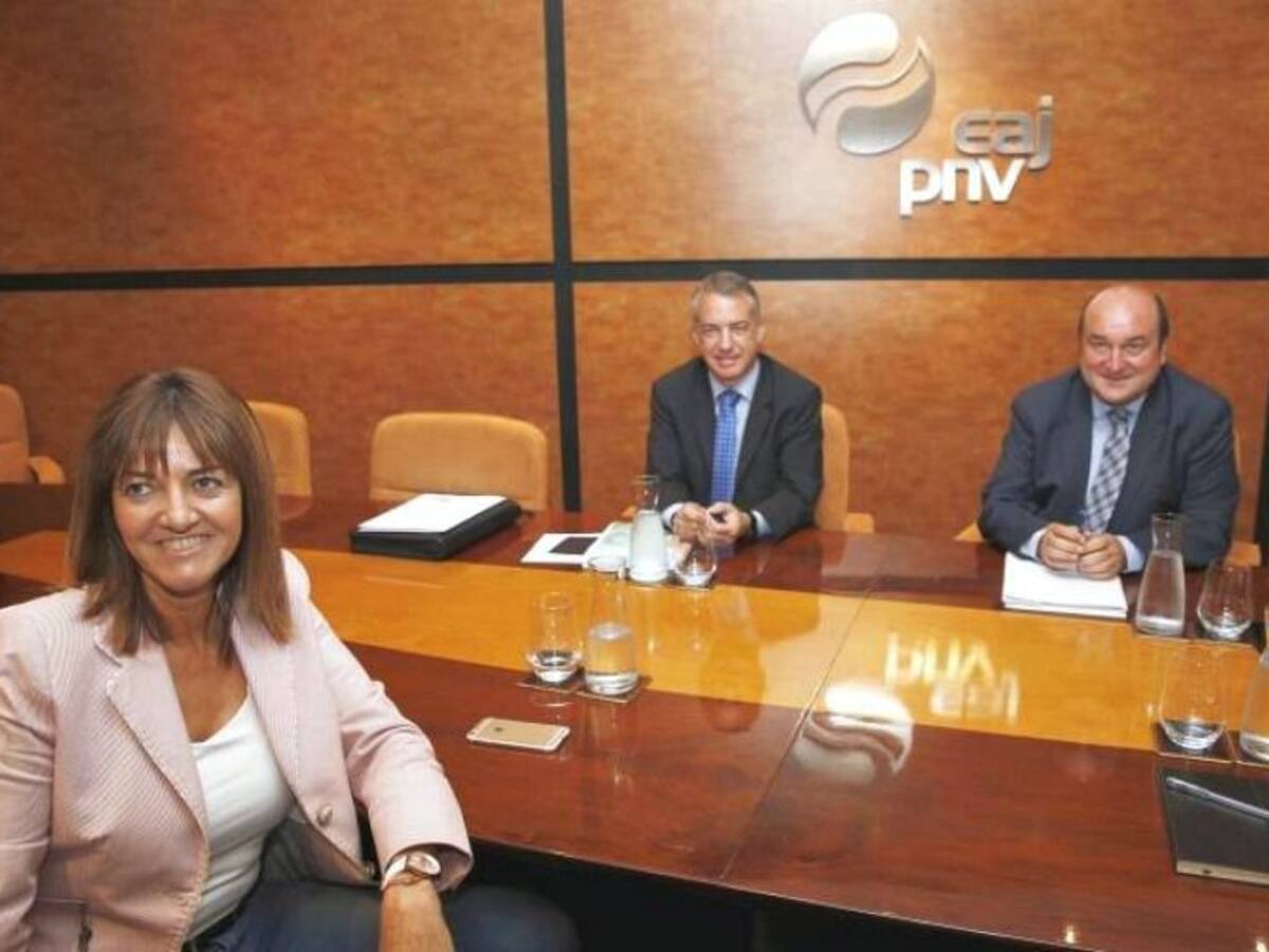 PNV y PSE pactan la reforma del Estatuto y la Constitución y el acercamiento de presos