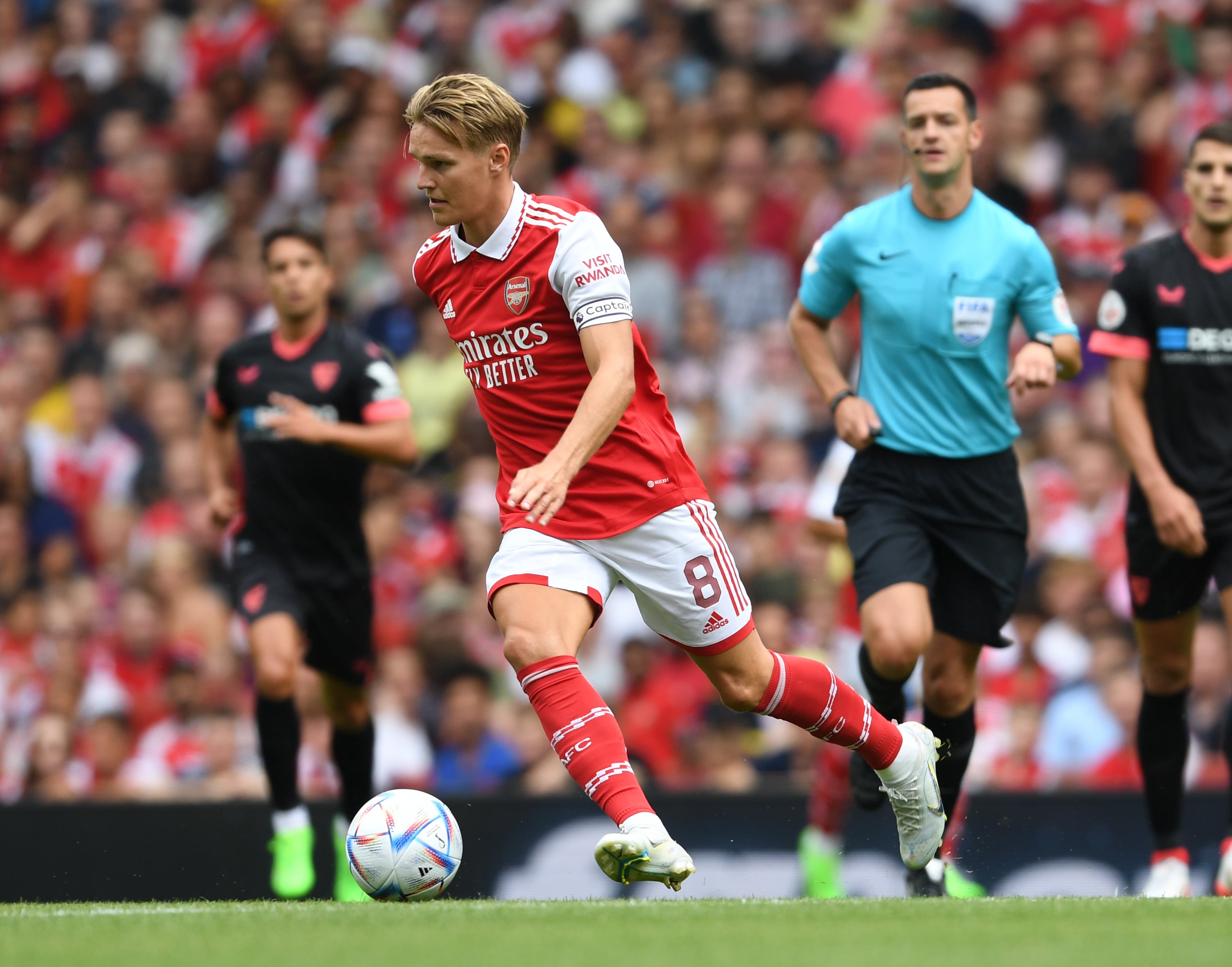 Martin Odegaard, durante el partico contra el Chelsea, ya como capitán