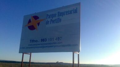 Cartel que anuncia el Polígono Industrial de Portillo (Valladolid)