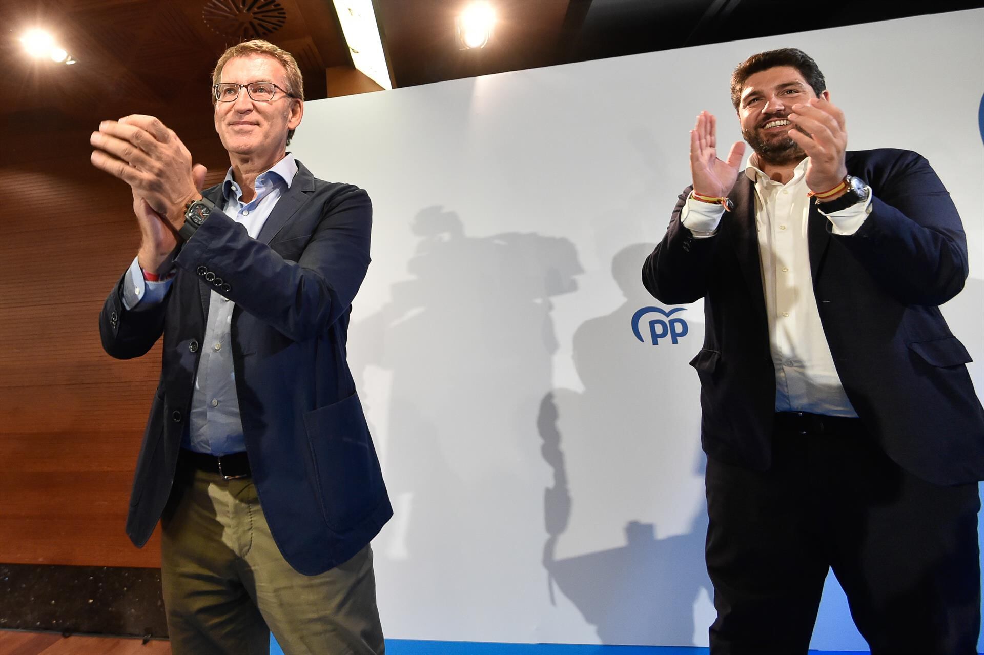 Alberto Núñez Feijóo junto a Fernando López Miras en la Junta Directiva Regional del PP en la Región de Murcia
