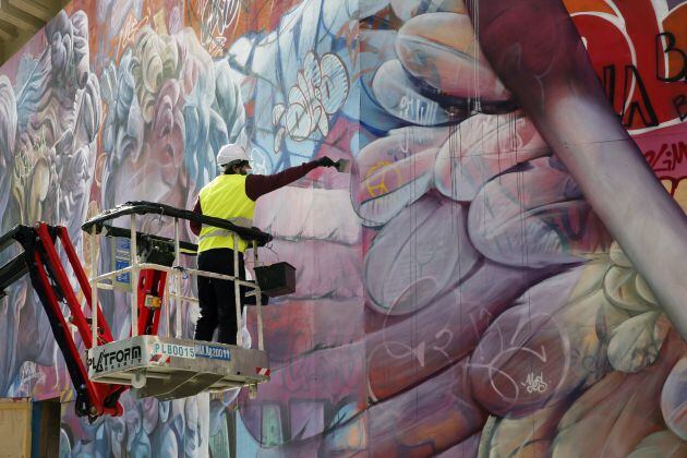 El dúo PichiAvo de artistas valencianos ha estampado un mural de 160 metros cuadrados en el Barrio Latino de París