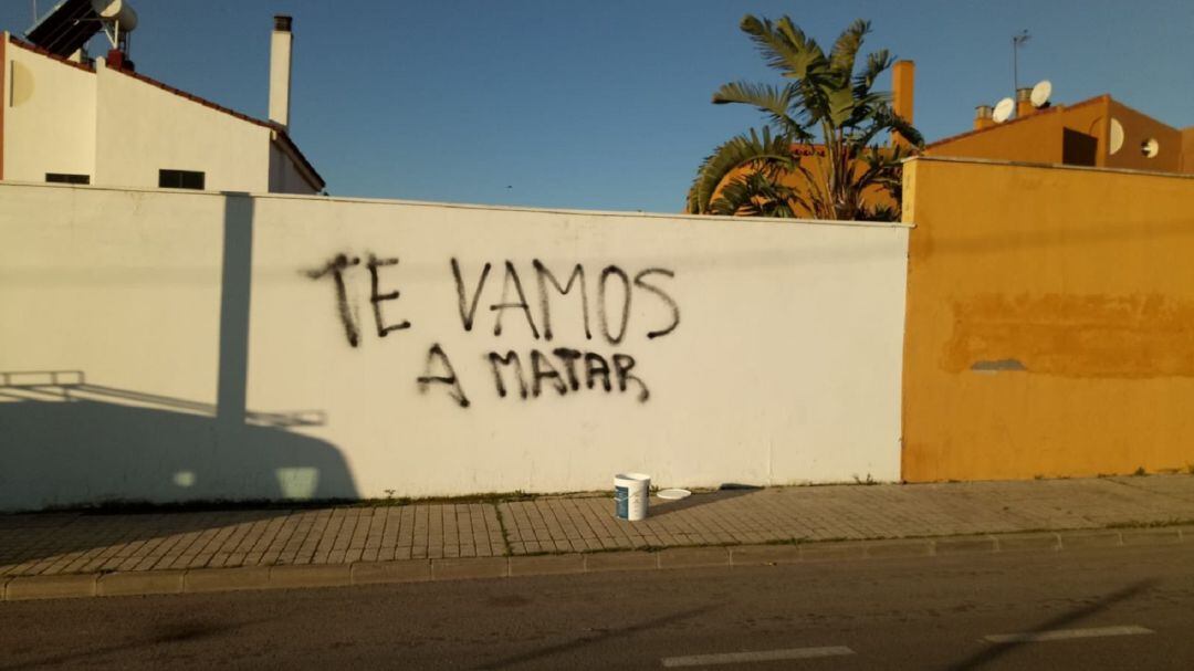 Pintada en el domicilio del concejal del Partido Popular en Valencina de la Concepción 