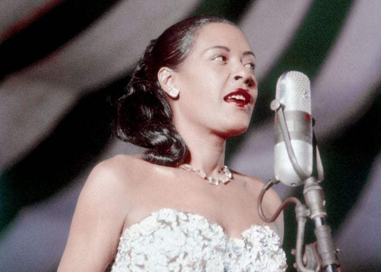 Billie Holiday durante su actuación en el Festival de Newport de 1957