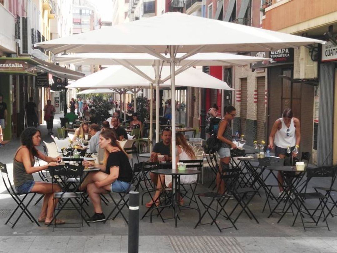 Veladores en la zona de la calle Castaños