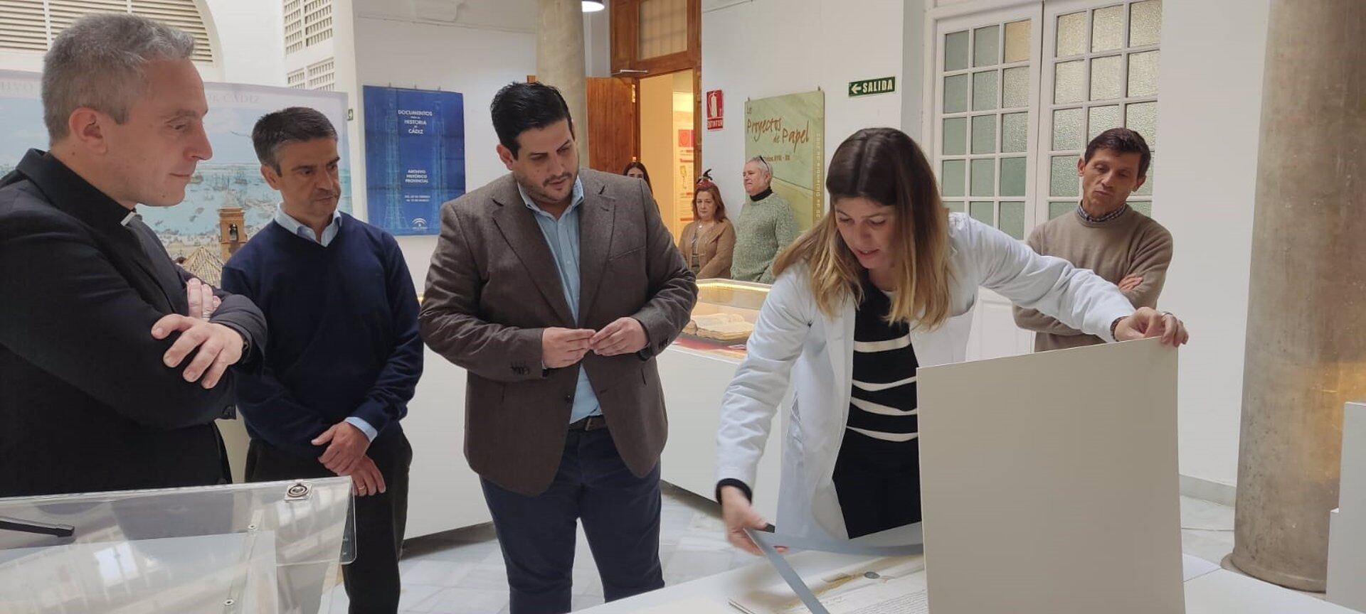 Entrega del Archivo Histórico Provincial de las Bulas Fundacionales del Obispado de Asidonia-Jerez