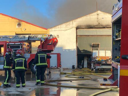 Las tareas de extinción han coincidido con el cambio de turno
