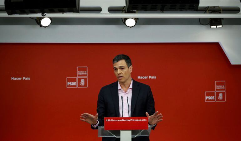 El Secretario General del PSOE Pedro Sánchez, durante la rueda de prensa en la sede del partido en Madrid.