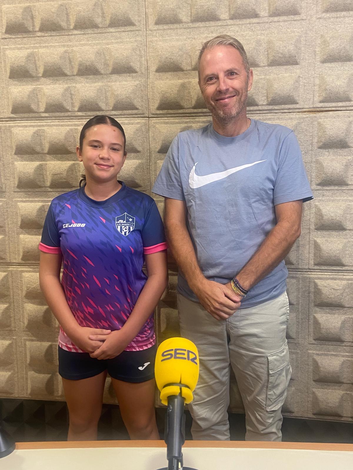 Eduardo Lorenzo y Carmen Fernández (presidente de la U.D Morón C.F y jugadora del Infantil Femenino)