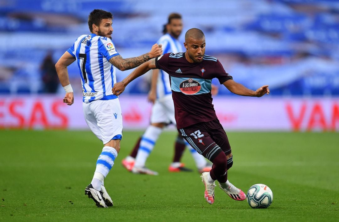 Rafinha se va de Portu en el partido del Reale Arena