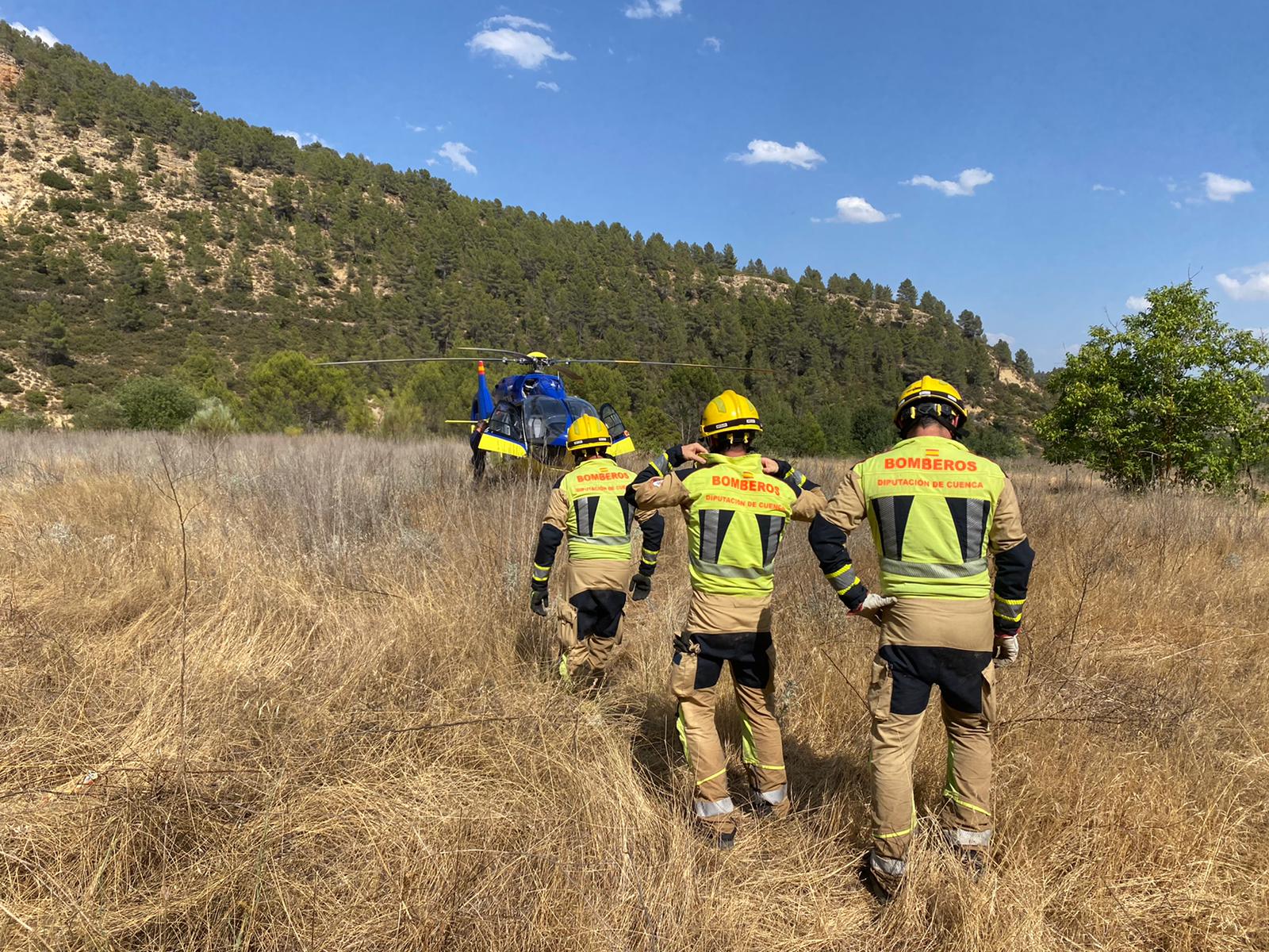 Bomberos del Servicio Provincial de la Diputación en un rescate en el paraje de las Chorreras del Cabriel.