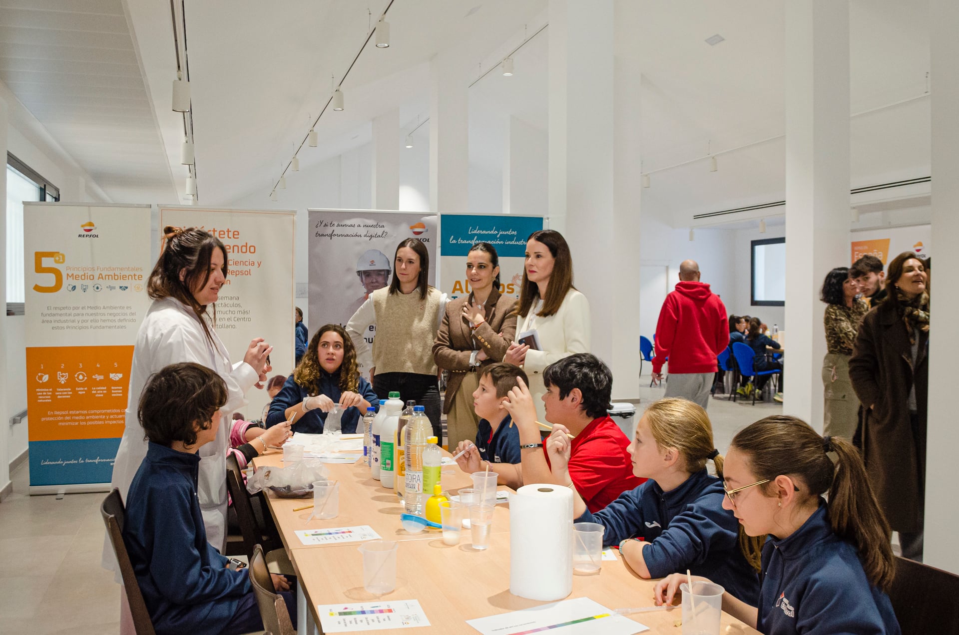 Celebración del Día de la Mujer y la Niña en la Ciencia en Repsol Puertollano