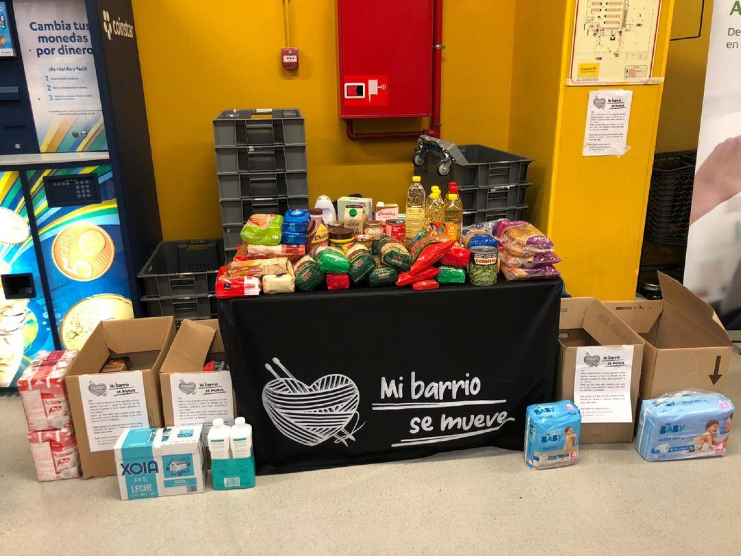 Fotografía del Twitter de "Mi barrio se mueve", de la recogida de alimentos