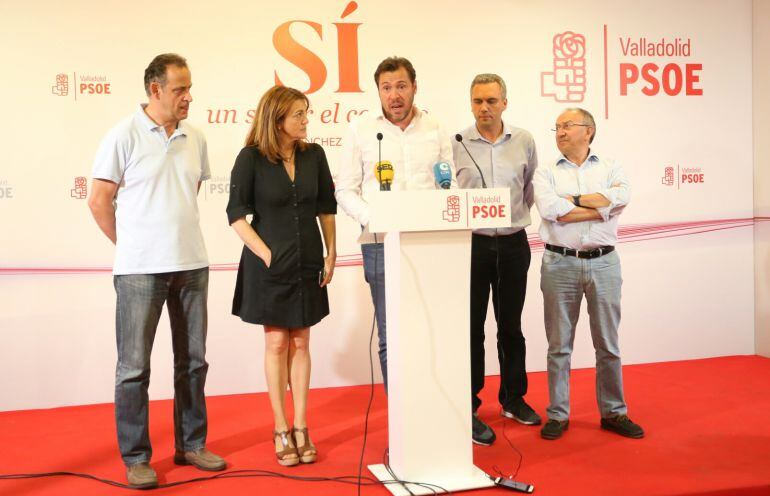 El alcalde de Valladolid, junto a cargos y candidatos del PSOE, analiza los resultados 