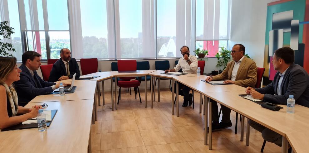 Momento de la reunión mantenida con Amazon y el Gobierno de Aragón