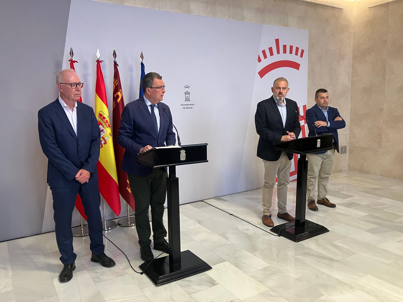 José Ballesta y Lucas Jiménez comparecen ante la prensa tras la reunión mantenida este lunes