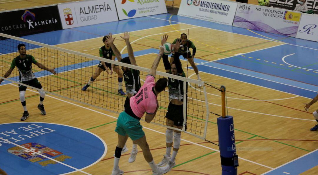 El Barça plantó cara a un buen Unicaja Almería.